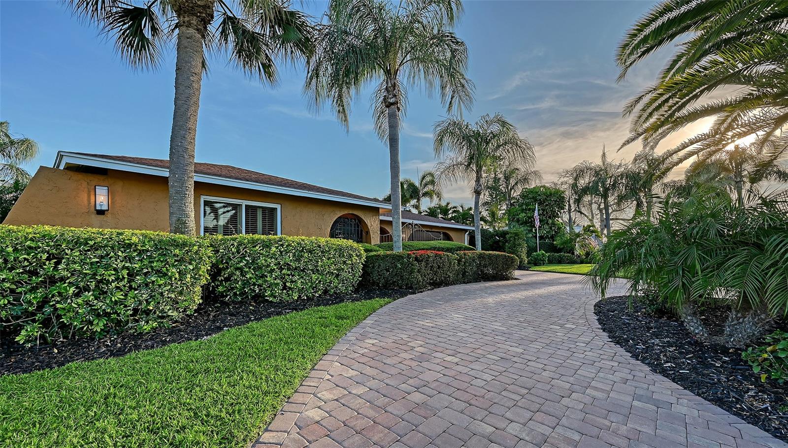 7137 WESTMORELAND DR