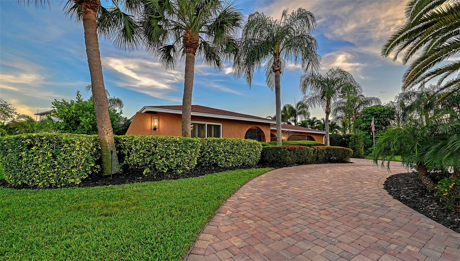 7137 WESTMORELAND DR