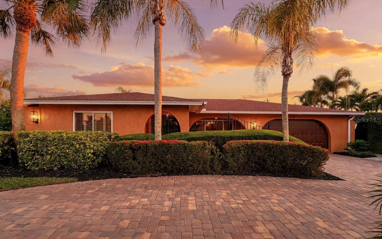 7137 WESTMORELAND DR
