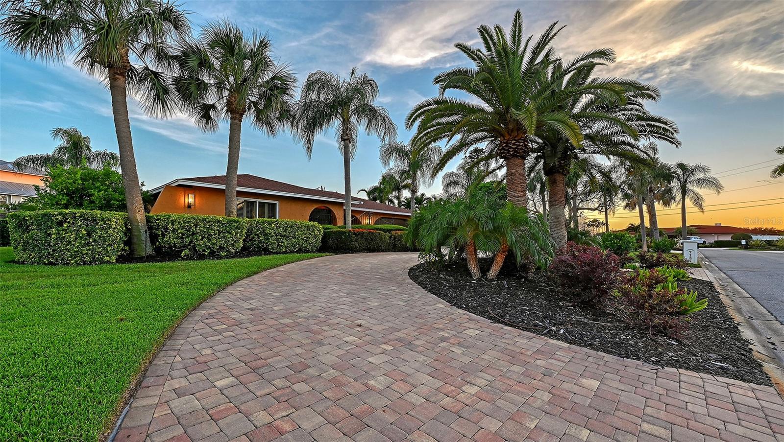 7137 WESTMORELAND DR