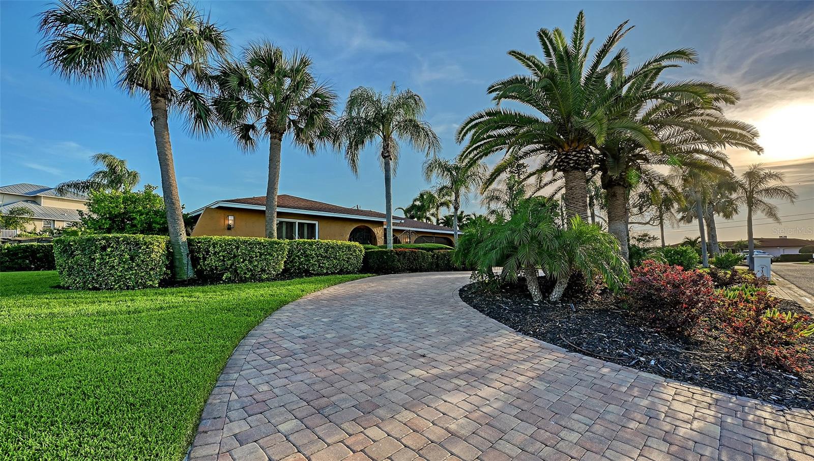 7137 WESTMORELAND DR