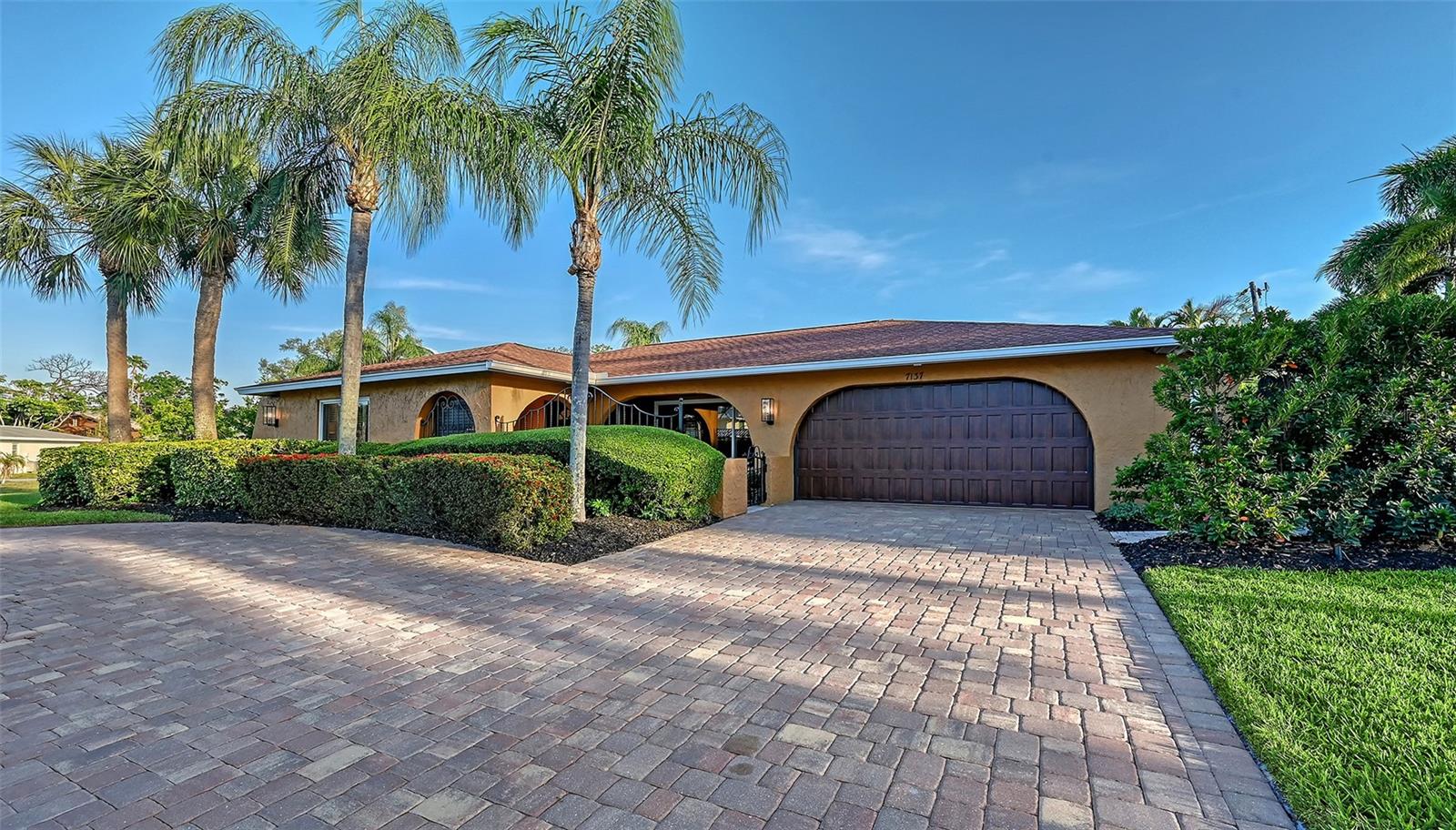 7137 WESTMORELAND DR