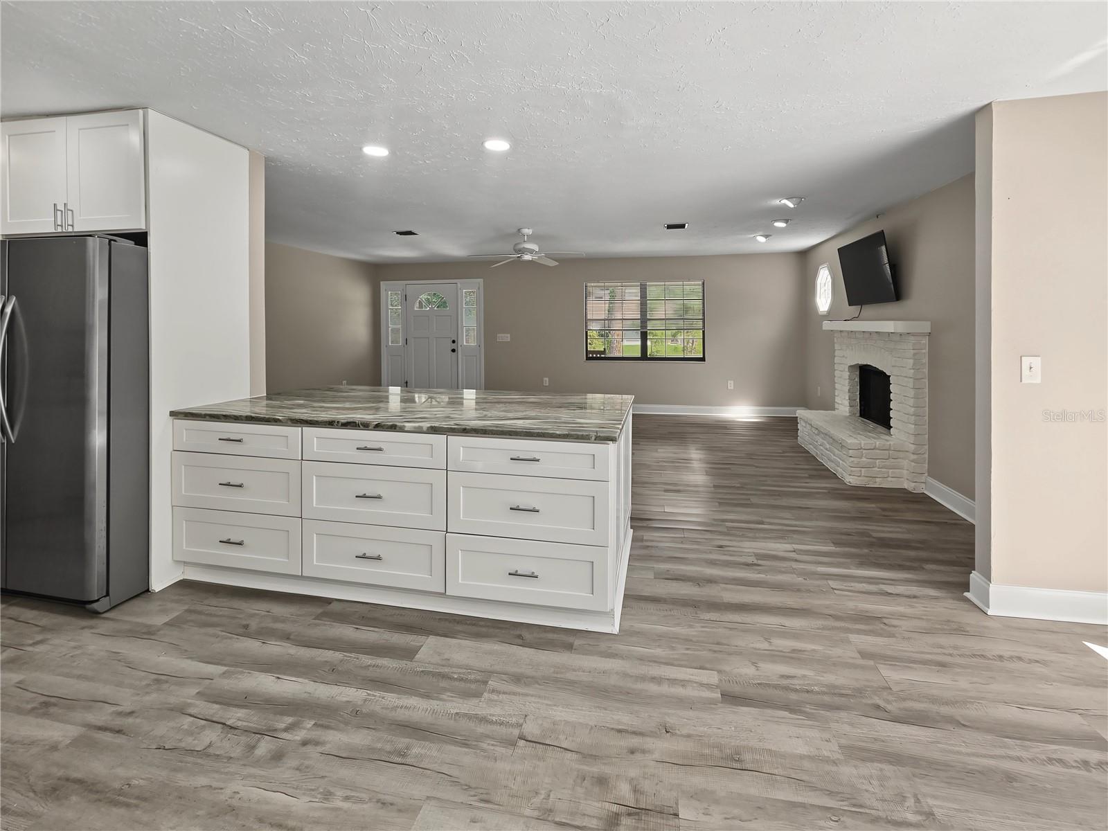 4598 CACTUS AVE