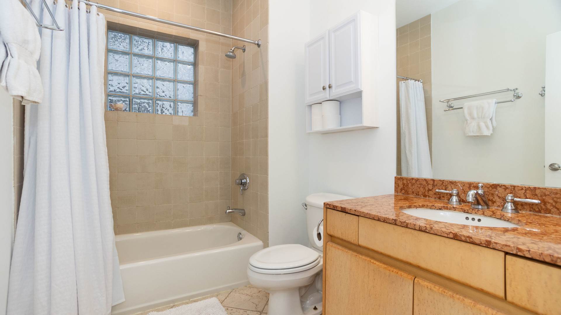436 W Belmont Avenue Unit: 401