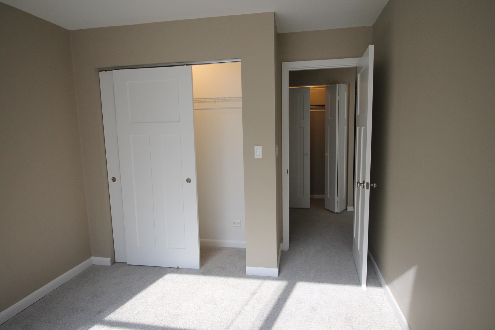 233 E Erie Street Unit: 2009