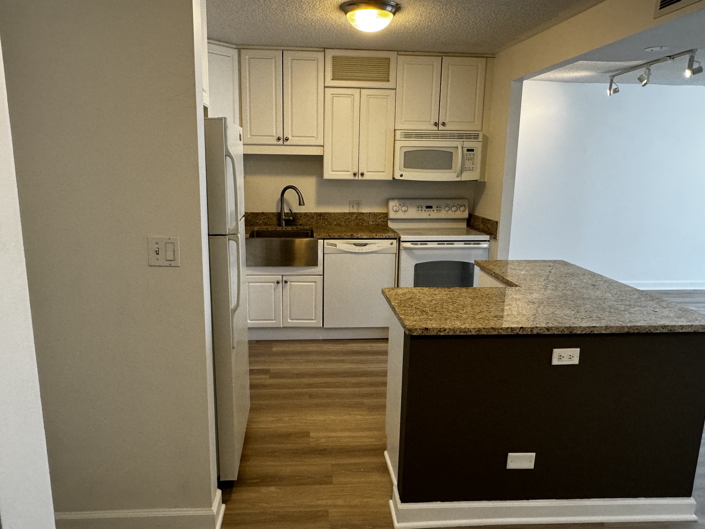 10 E ONTARIO Street Unit: 1903