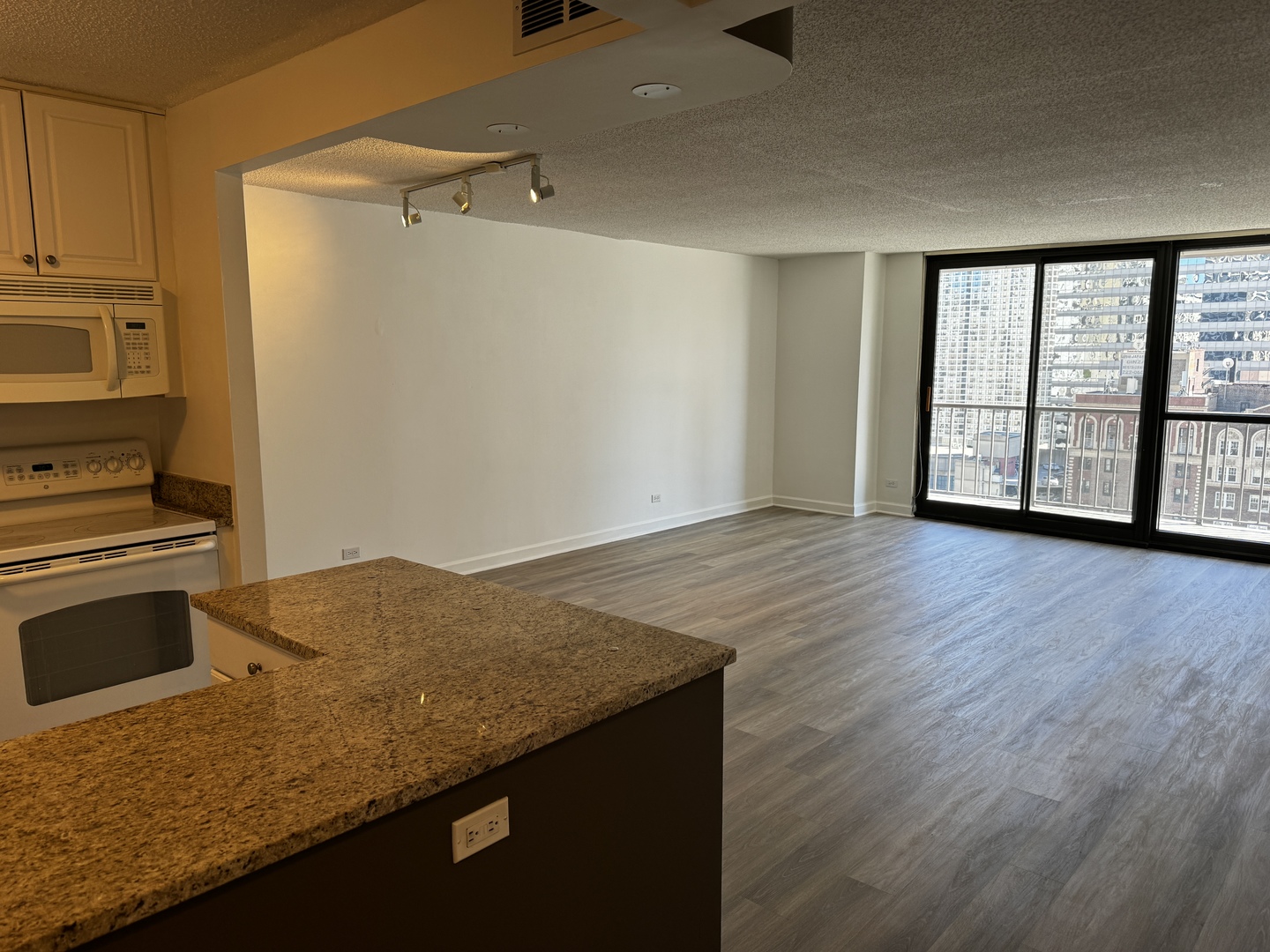 10 E ONTARIO Street Unit: 1903
