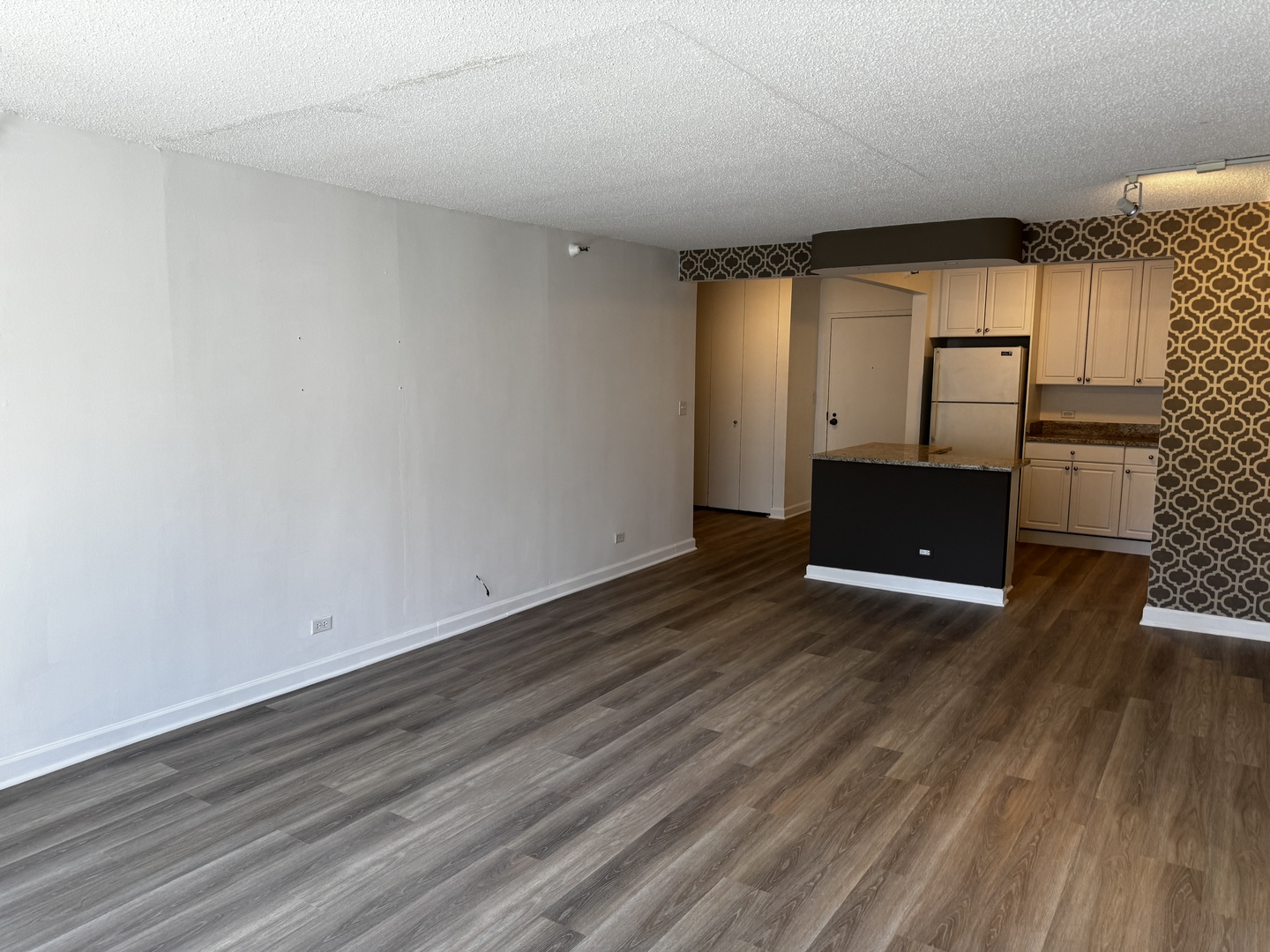 10 E ONTARIO Street Unit: 1903