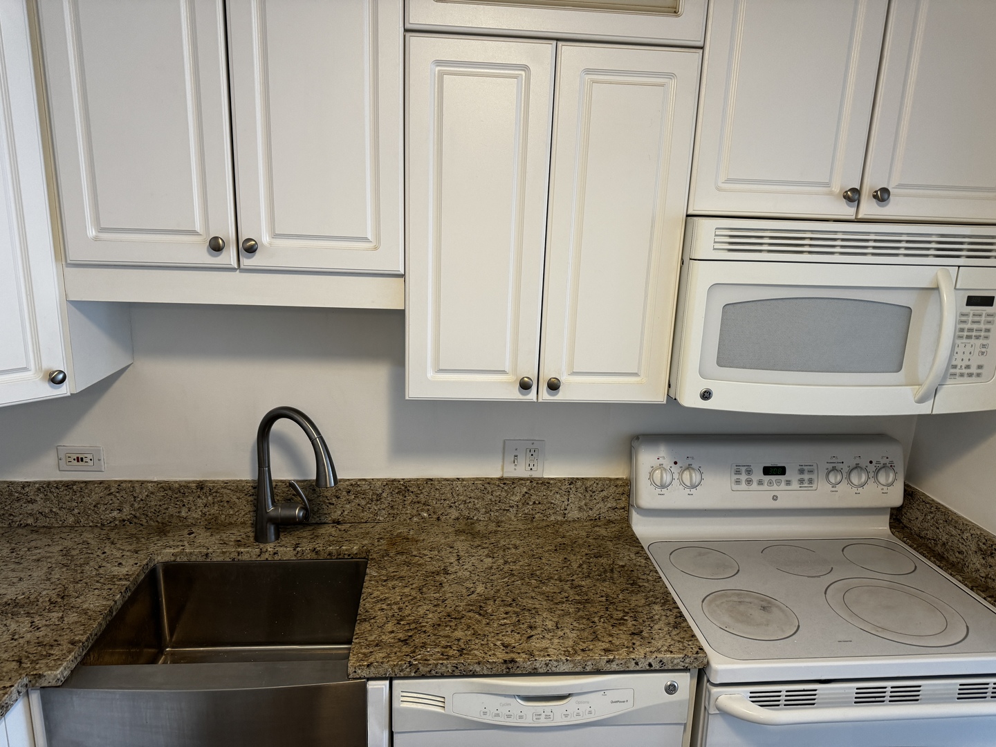 10 E ONTARIO Street Unit: 1903