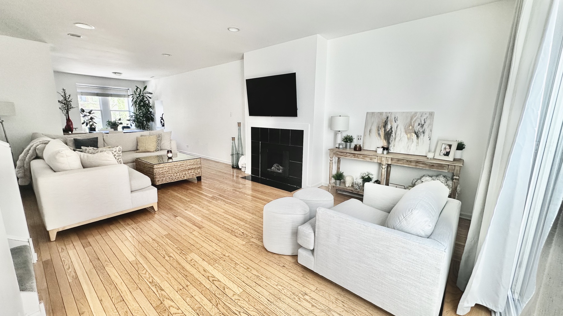 3516 N Sheffield Avenue Unit: 1FS