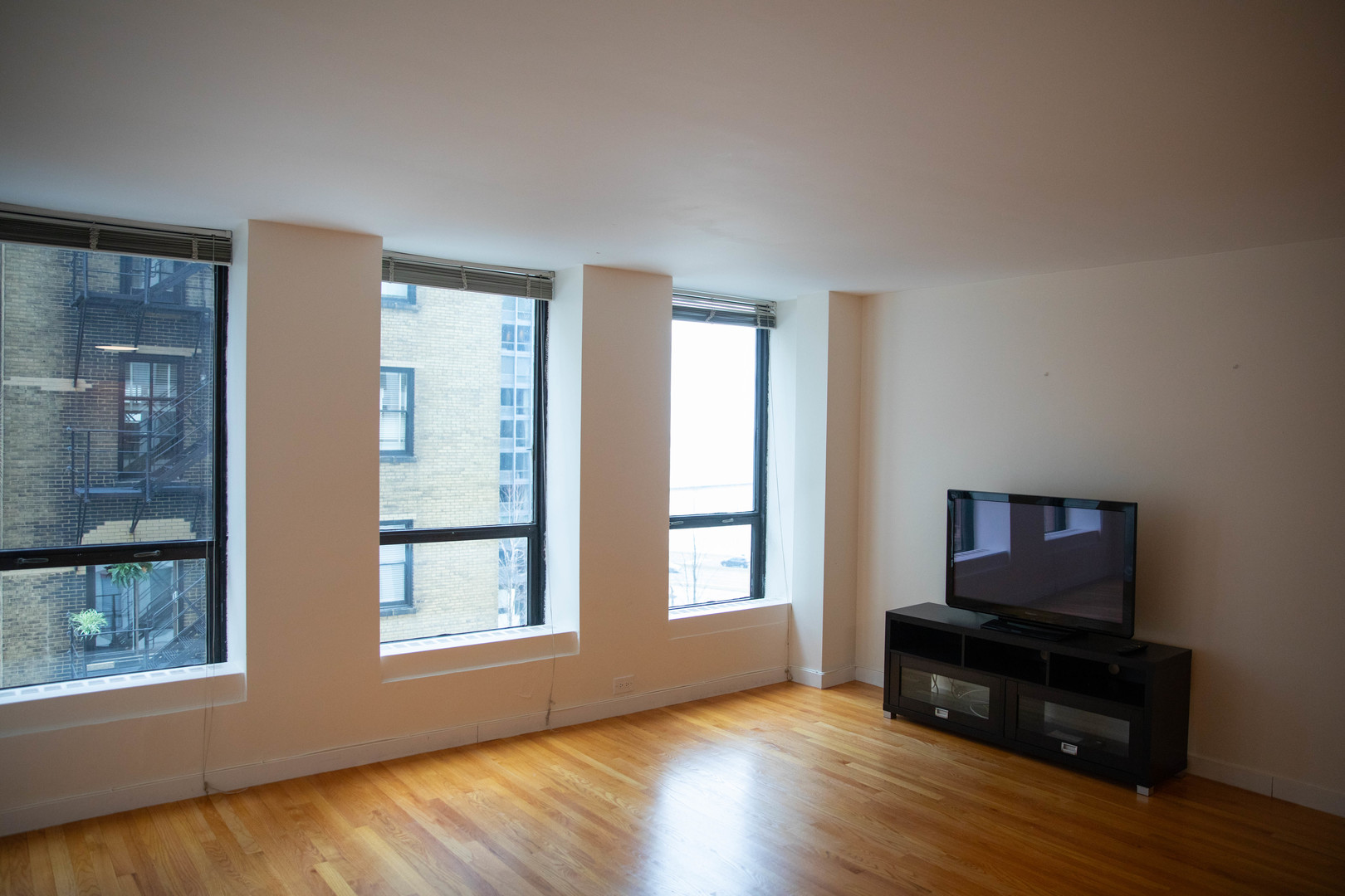 260 E Chestnut Street Unit: 706