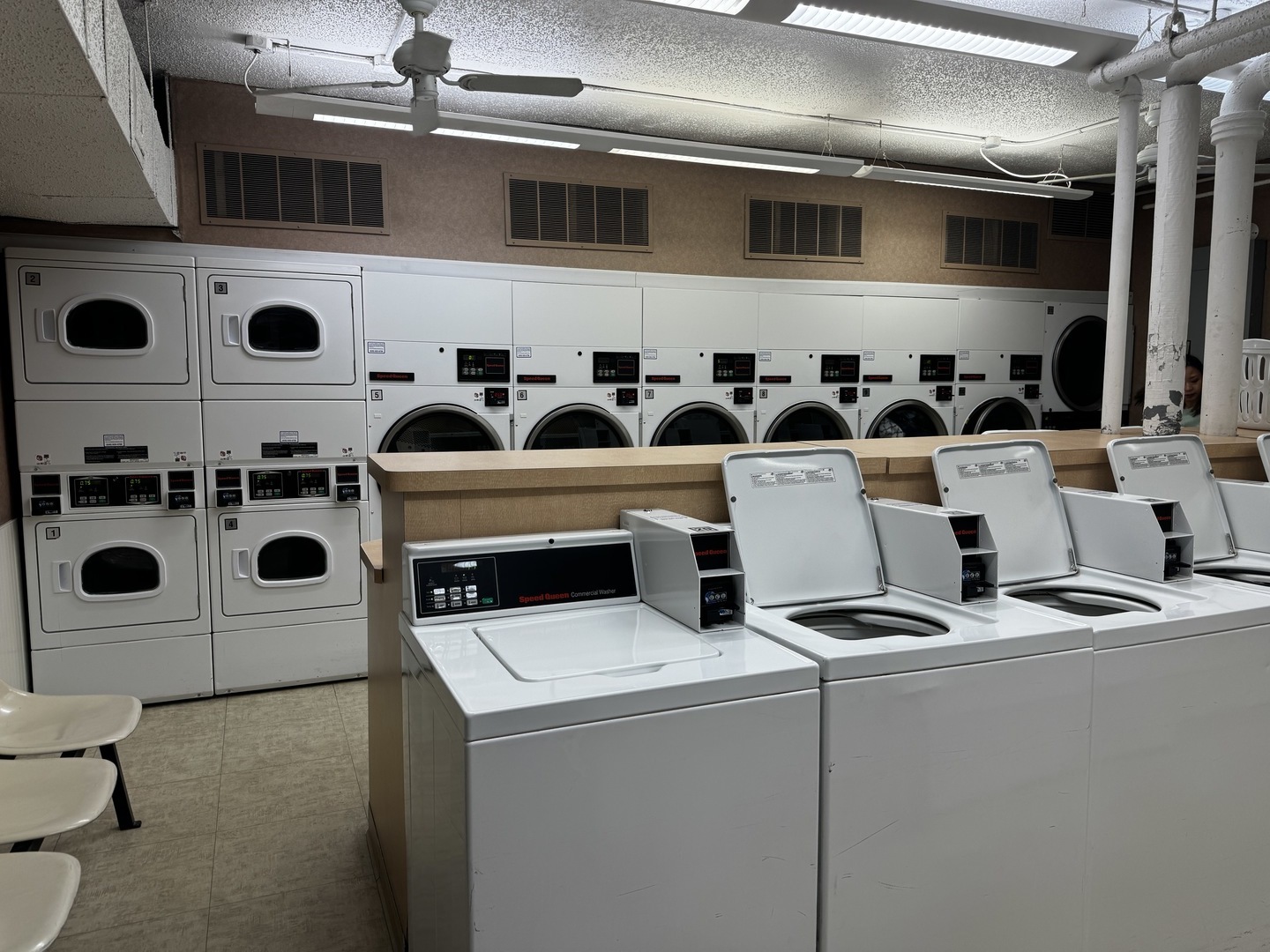 260 E Chestnut Street Unit: 706