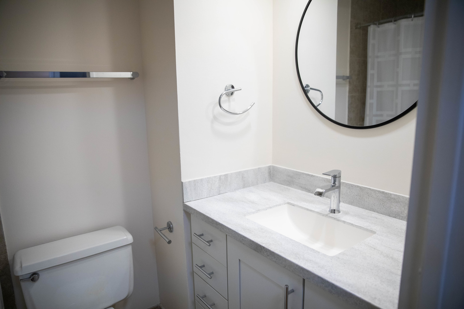 260 E Chestnut Street Unit: 706