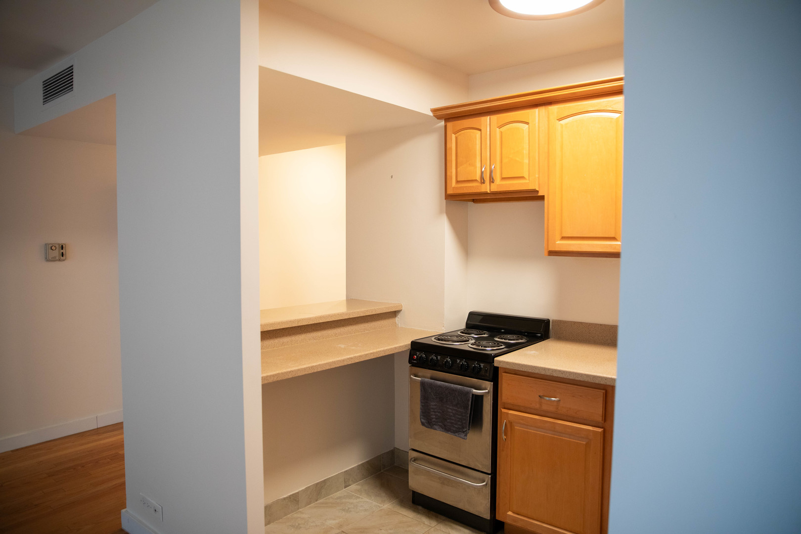 260 E Chestnut Street Unit: 706