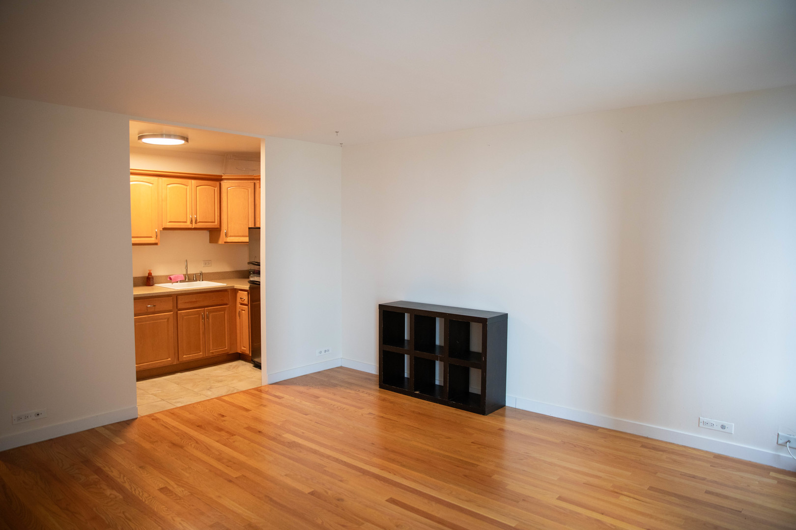 260 E Chestnut Street Unit: 706
