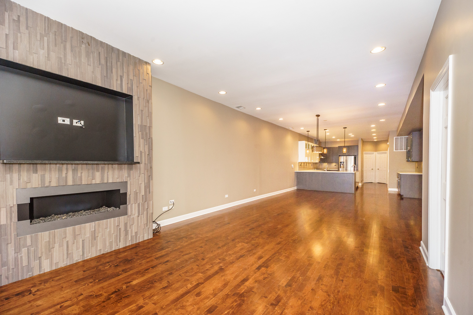 353 W Chicago Avenue Unit: 3E