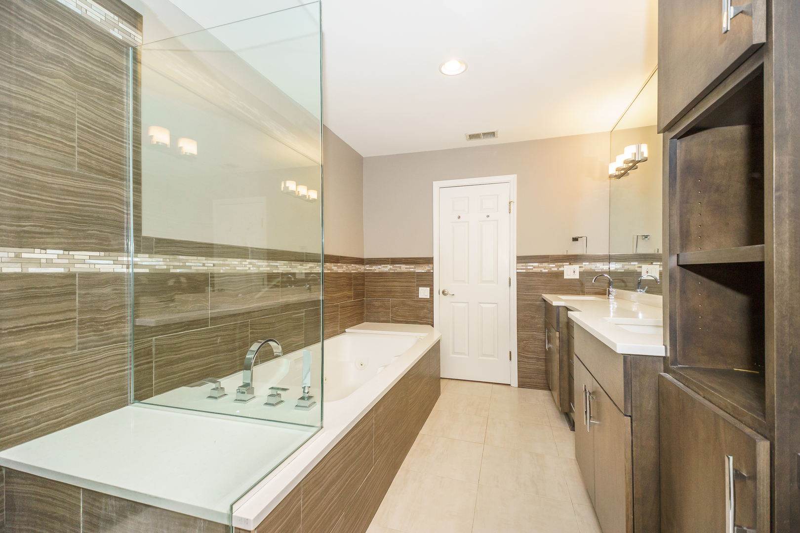 353 W Chicago Avenue Unit: 3E