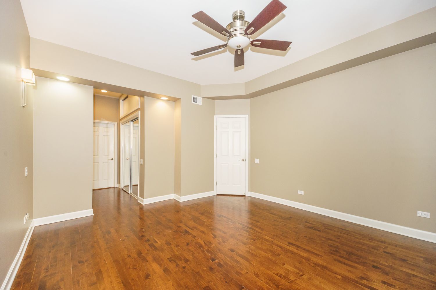 353 W Chicago Avenue Unit: 3E