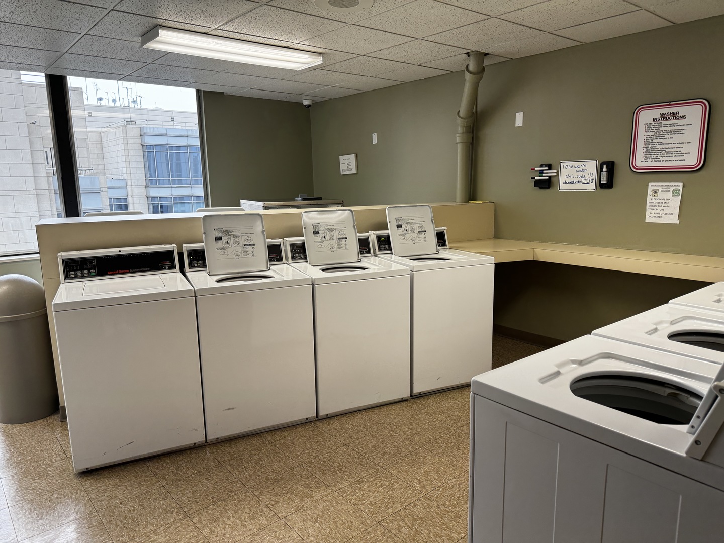 233 E Erie Street Unit: 2009