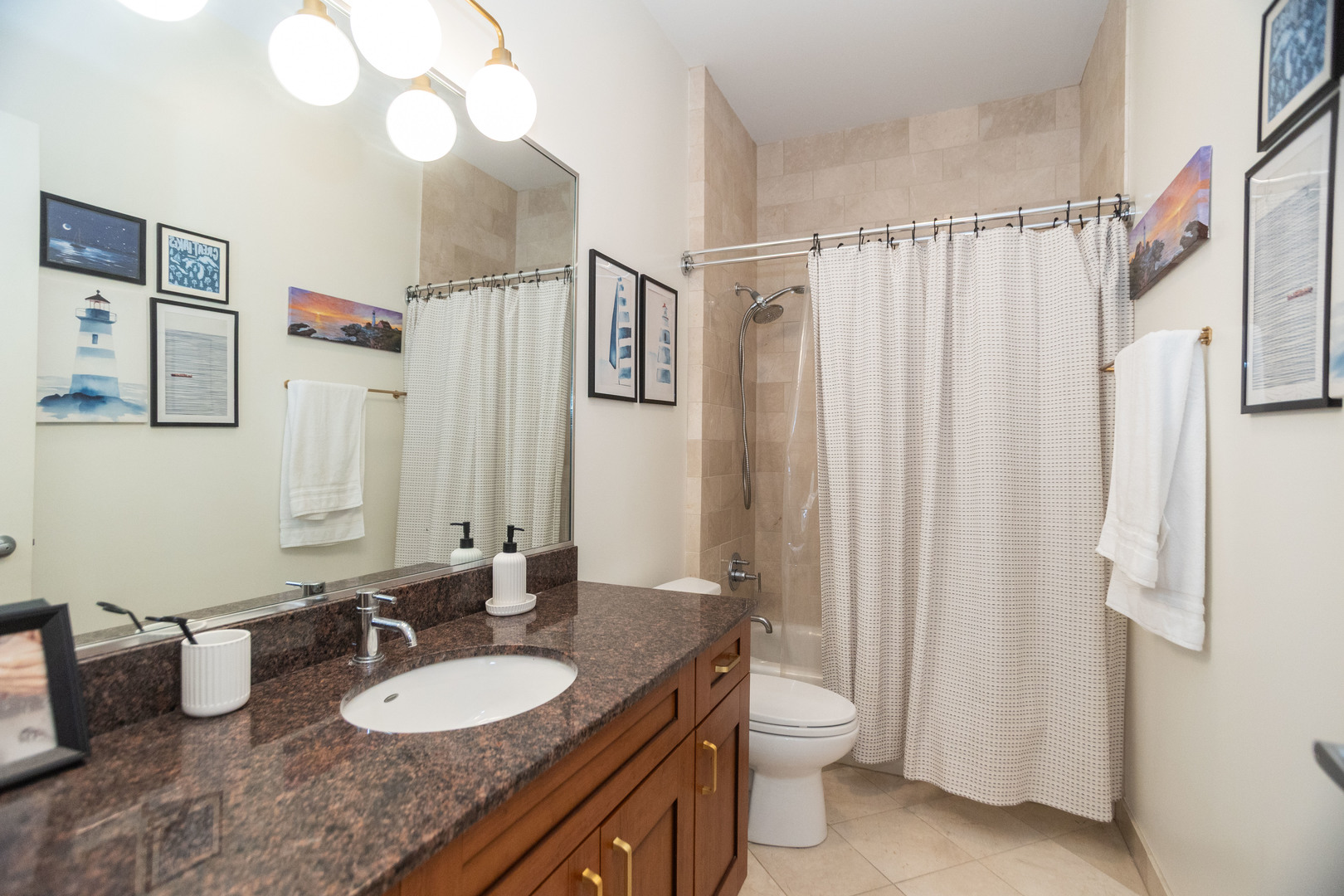 711 W GRAND Avenue Unit: 402