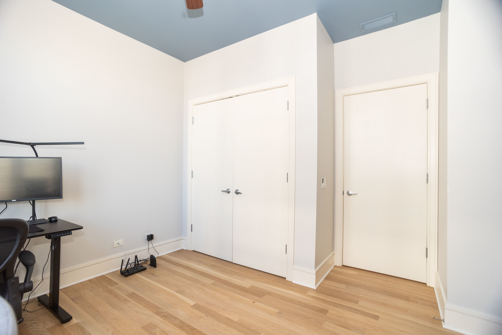 711 W GRAND Avenue Unit: 402