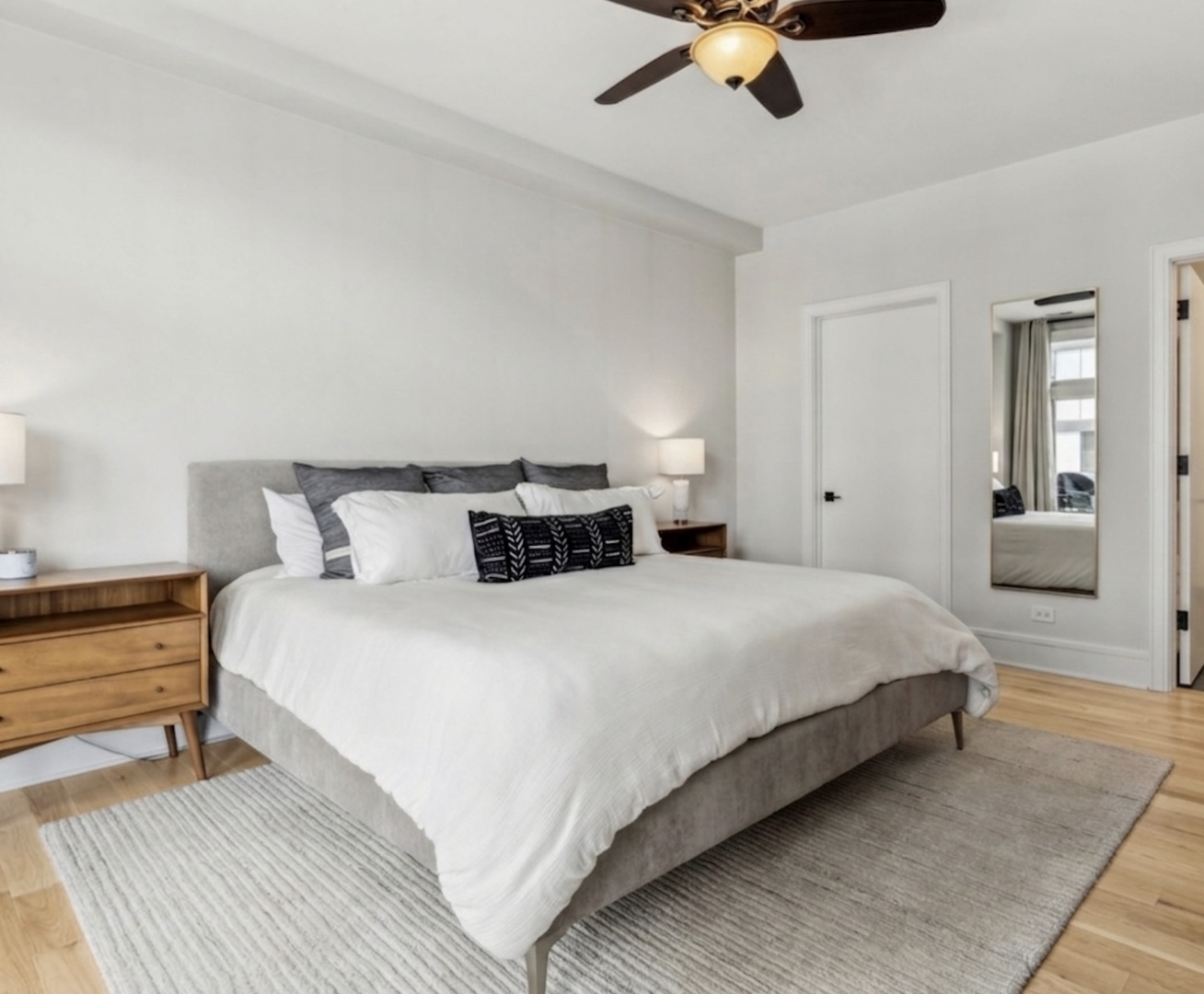 711 W GRAND Avenue Unit: 402