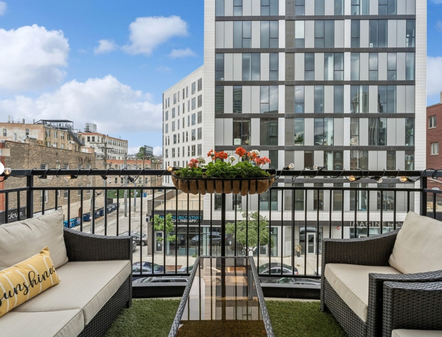 711 W GRAND Avenue Unit: 402