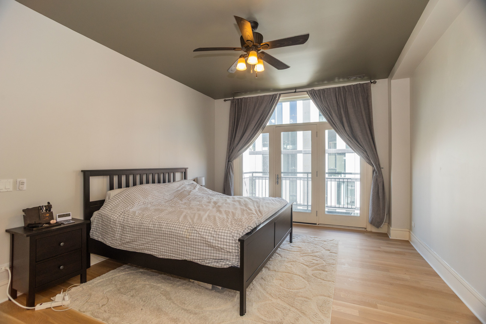 711 W GRAND Avenue Unit: 402