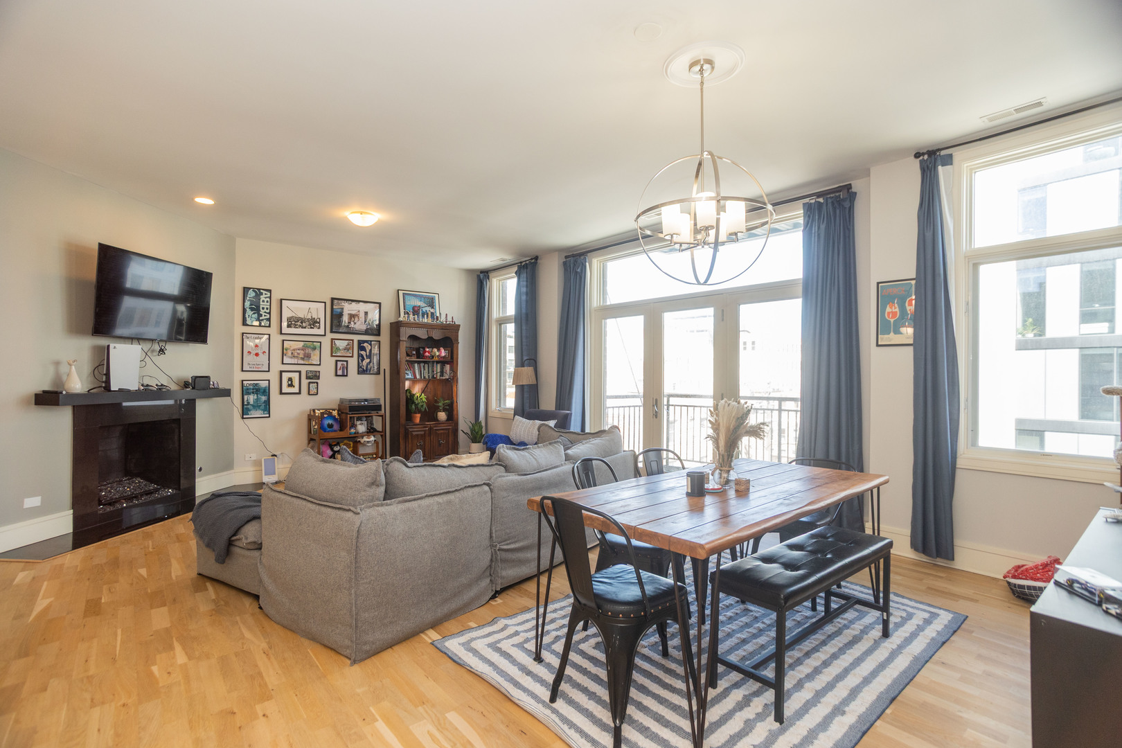711 W GRAND Avenue Unit: 402