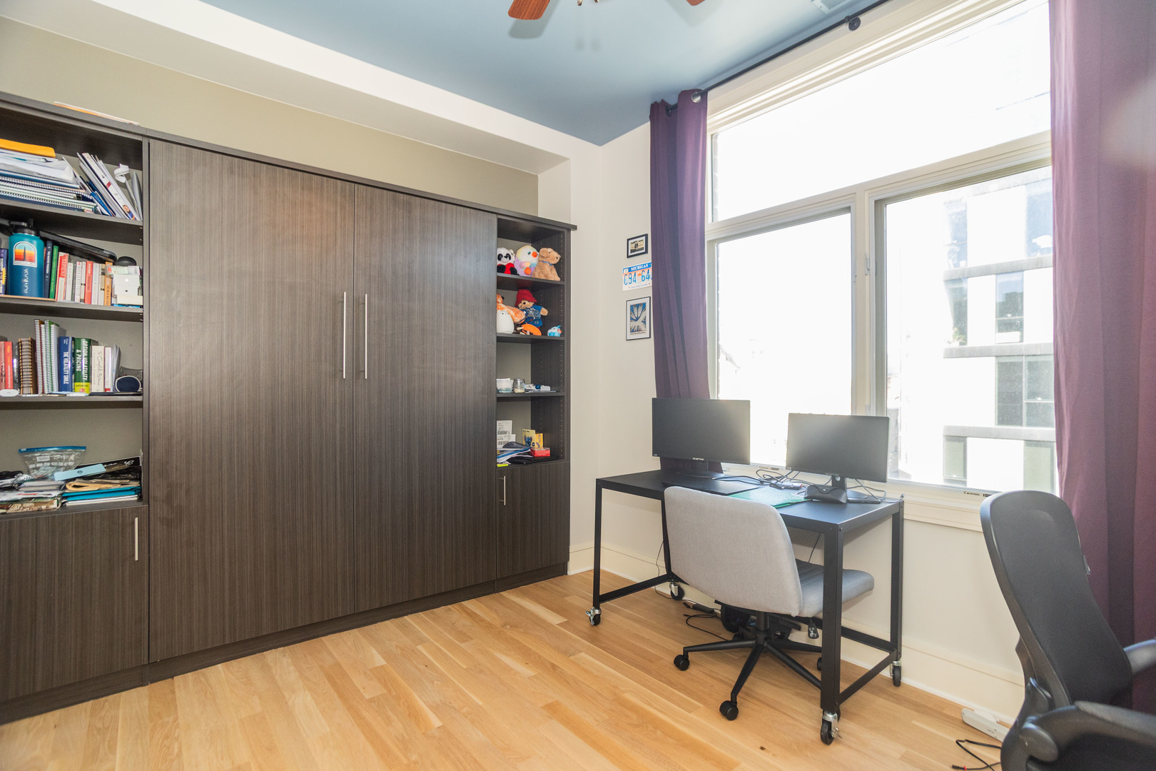 711 W GRAND Avenue Unit: 402