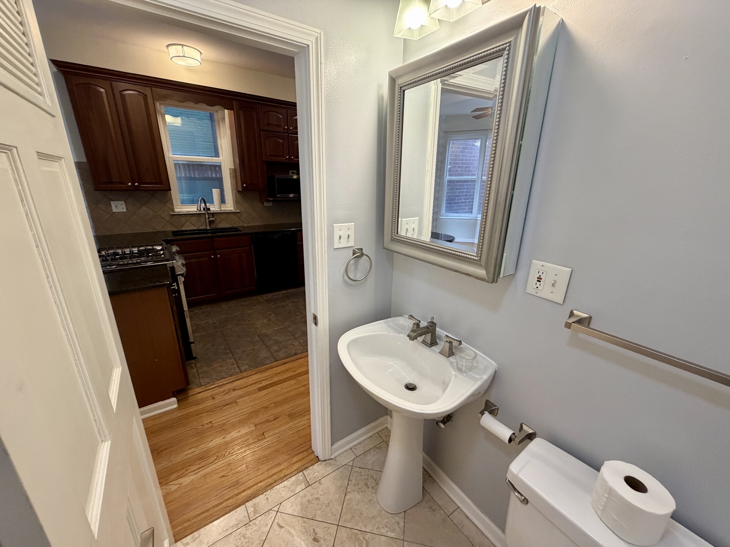 1350 N LEAVITT Street Unit: 2