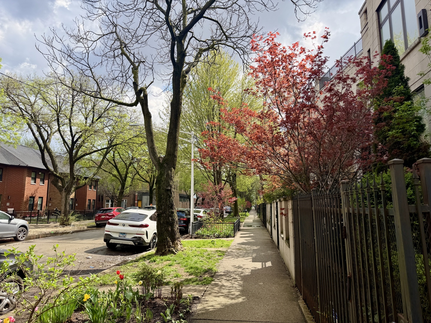 1350 N LEAVITT Street Unit: 2