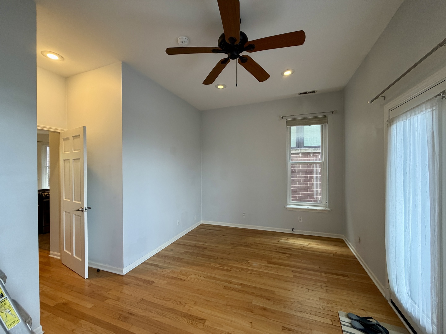 1350 N LEAVITT Street Unit: 2