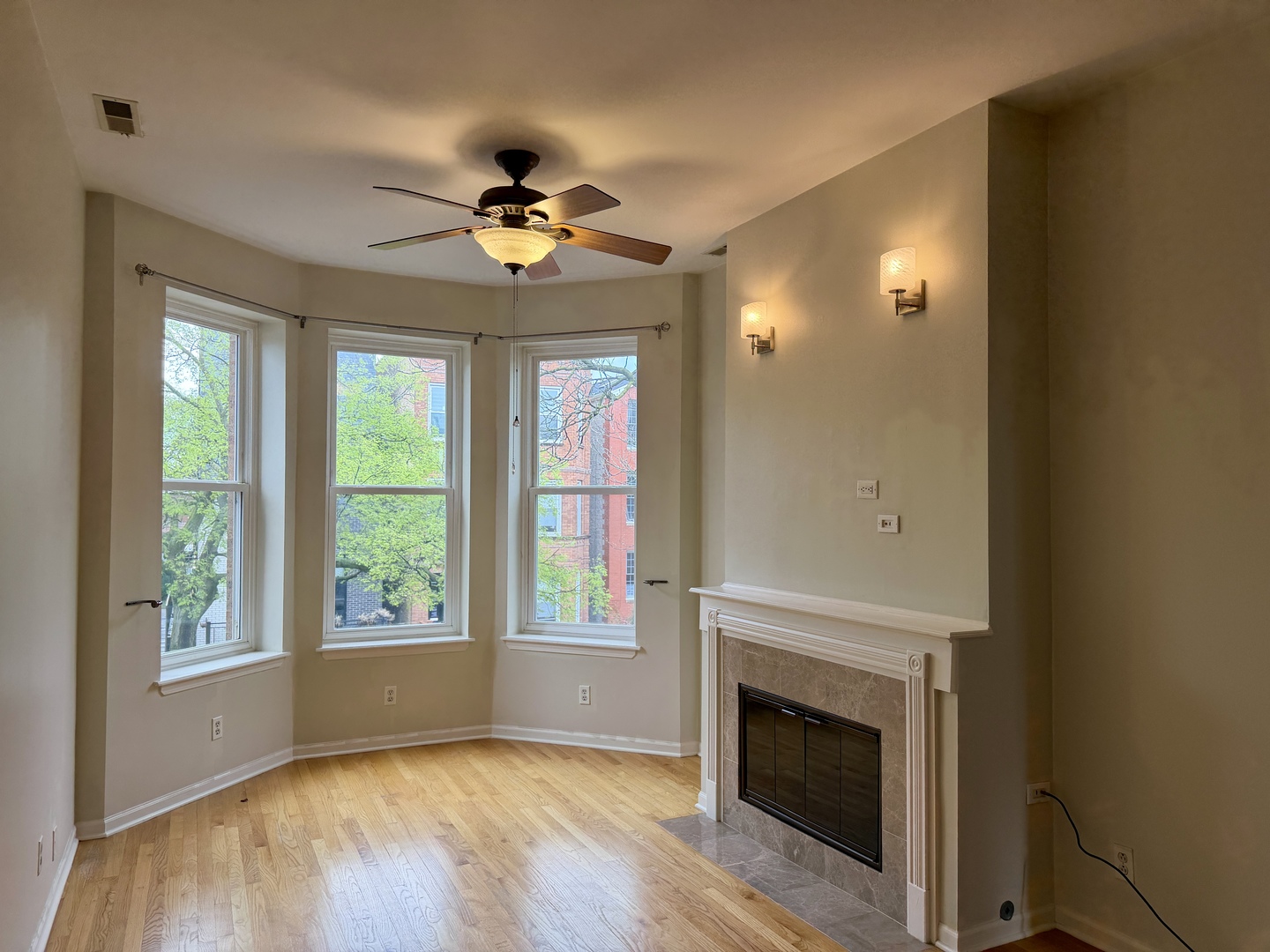 1350 N LEAVITT Street Unit: 2