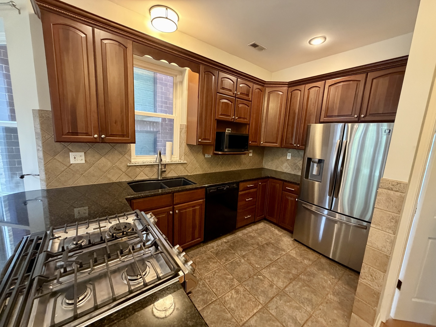 1350 N LEAVITT Street Unit: 2