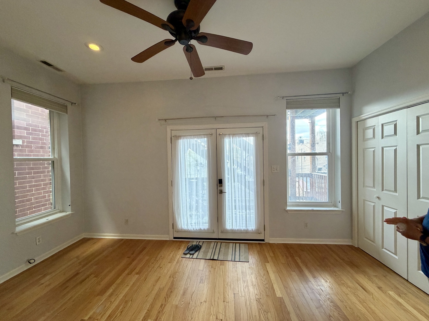 1350 N LEAVITT Street Unit: 2
