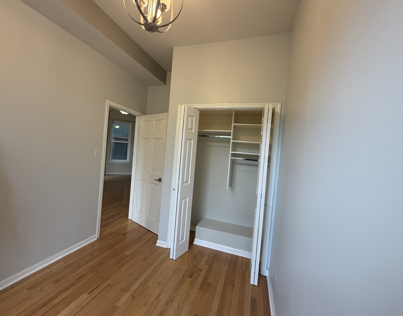 1350 N LEAVITT Street Unit: 2