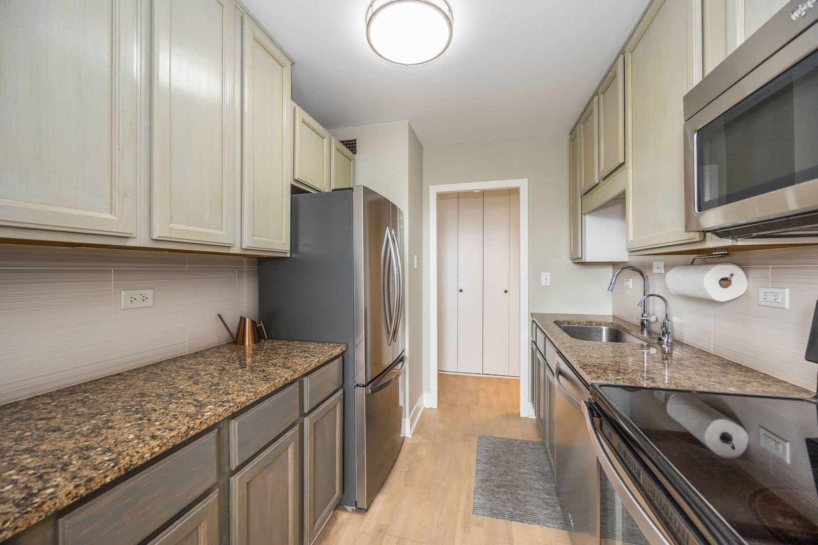 1355 N Sandburg Terrace Unit: 2206D