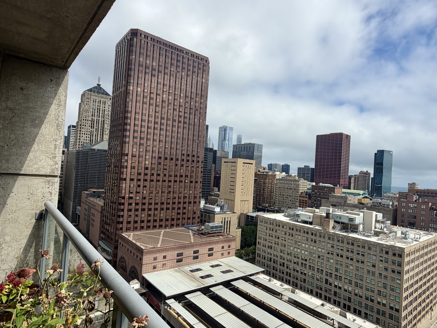 611 S Wells Street Unit: 2302