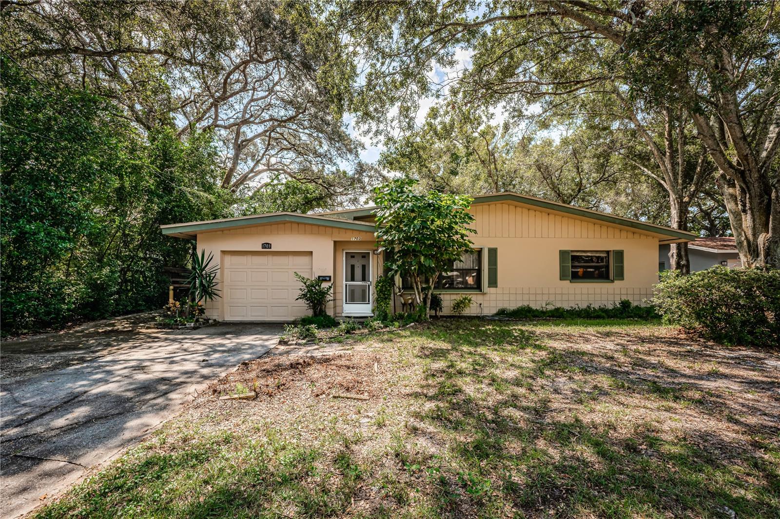 1703 LINWOOD DR