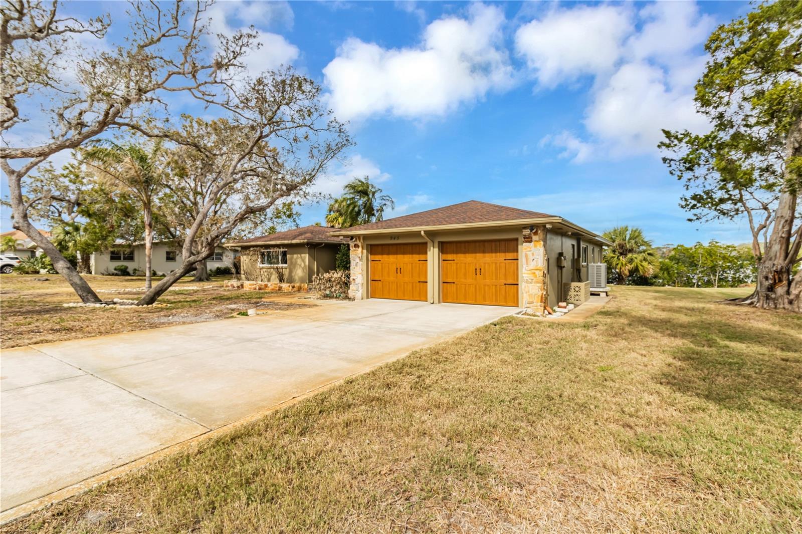 945 BAYSHORE DR