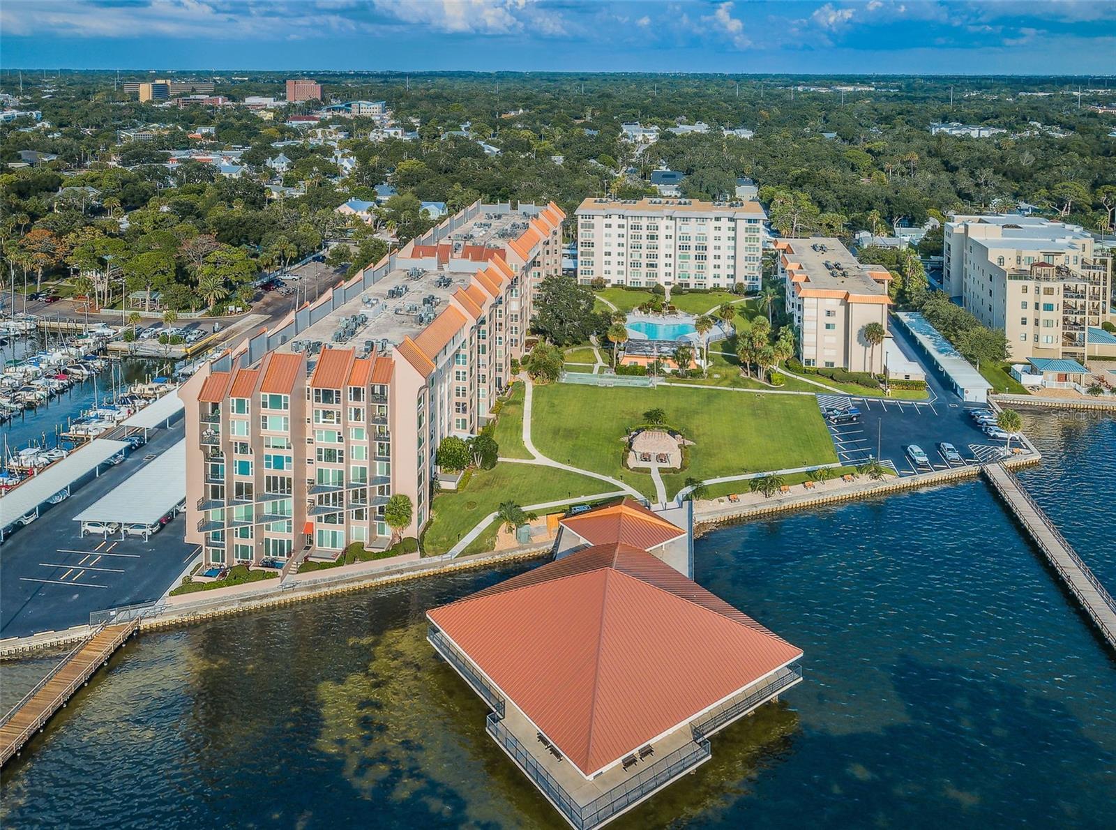 632 EDGEWATER DR #439