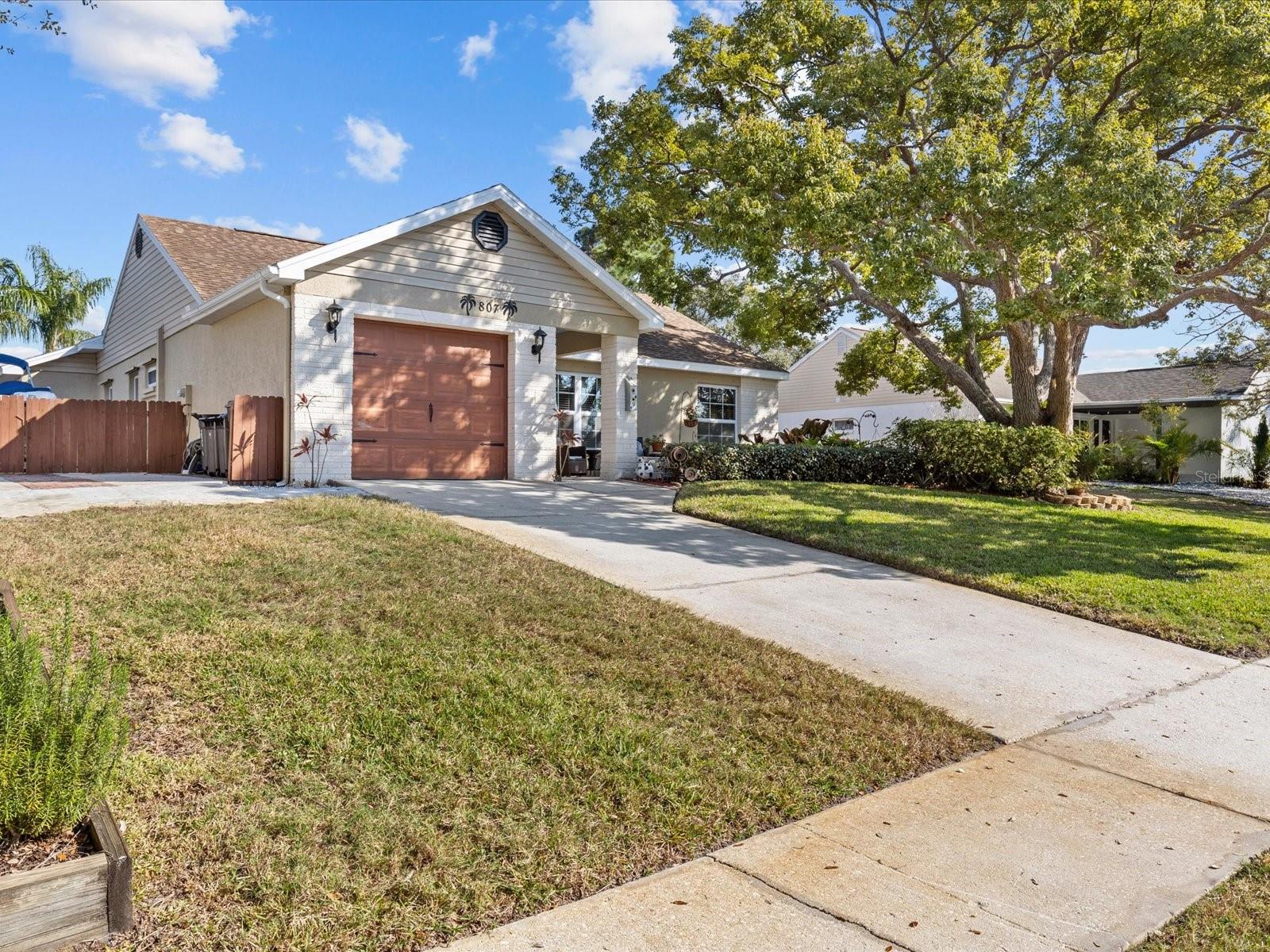 807 CAVEMILL WAY