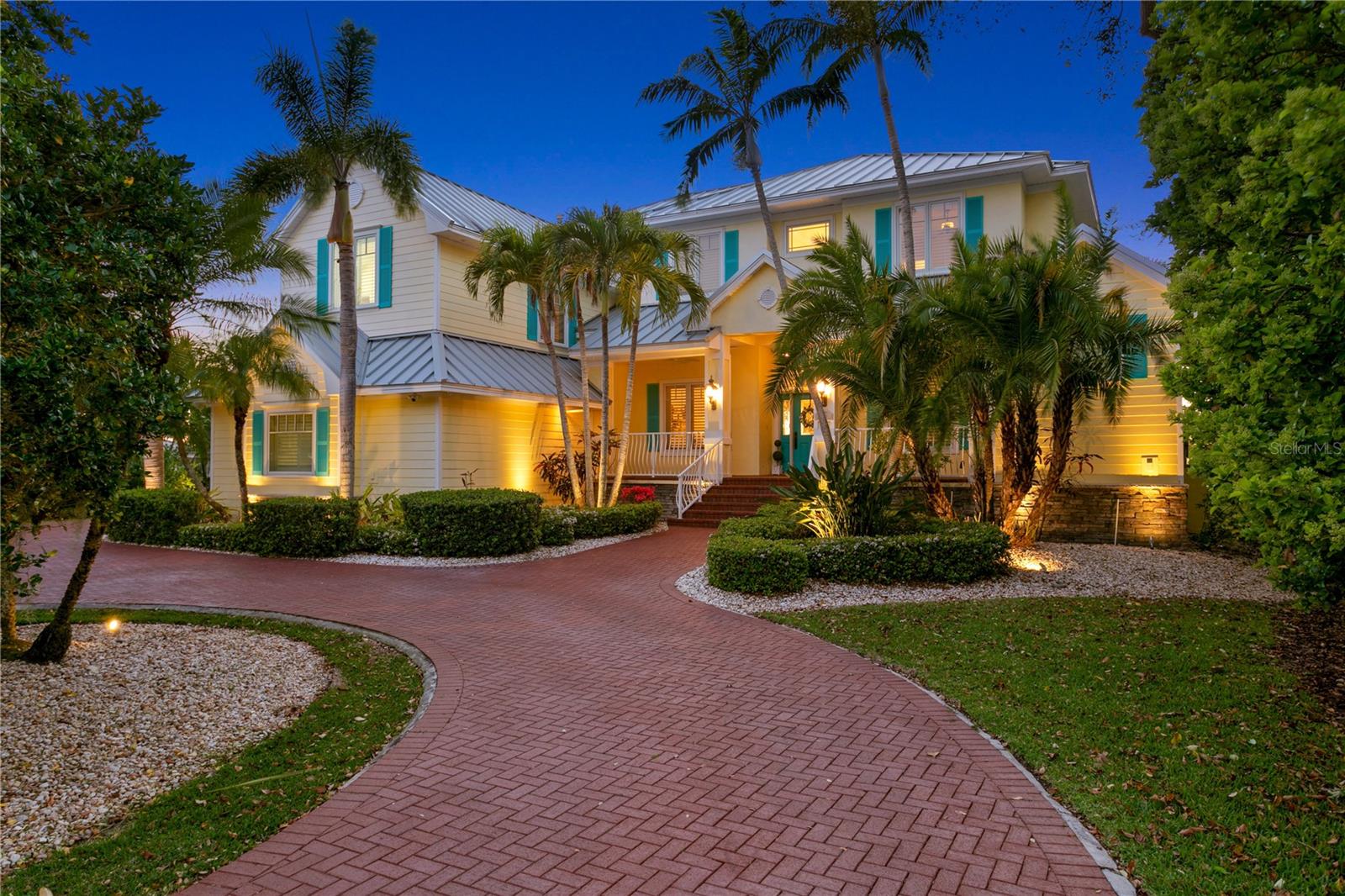 416 SHORE DR E