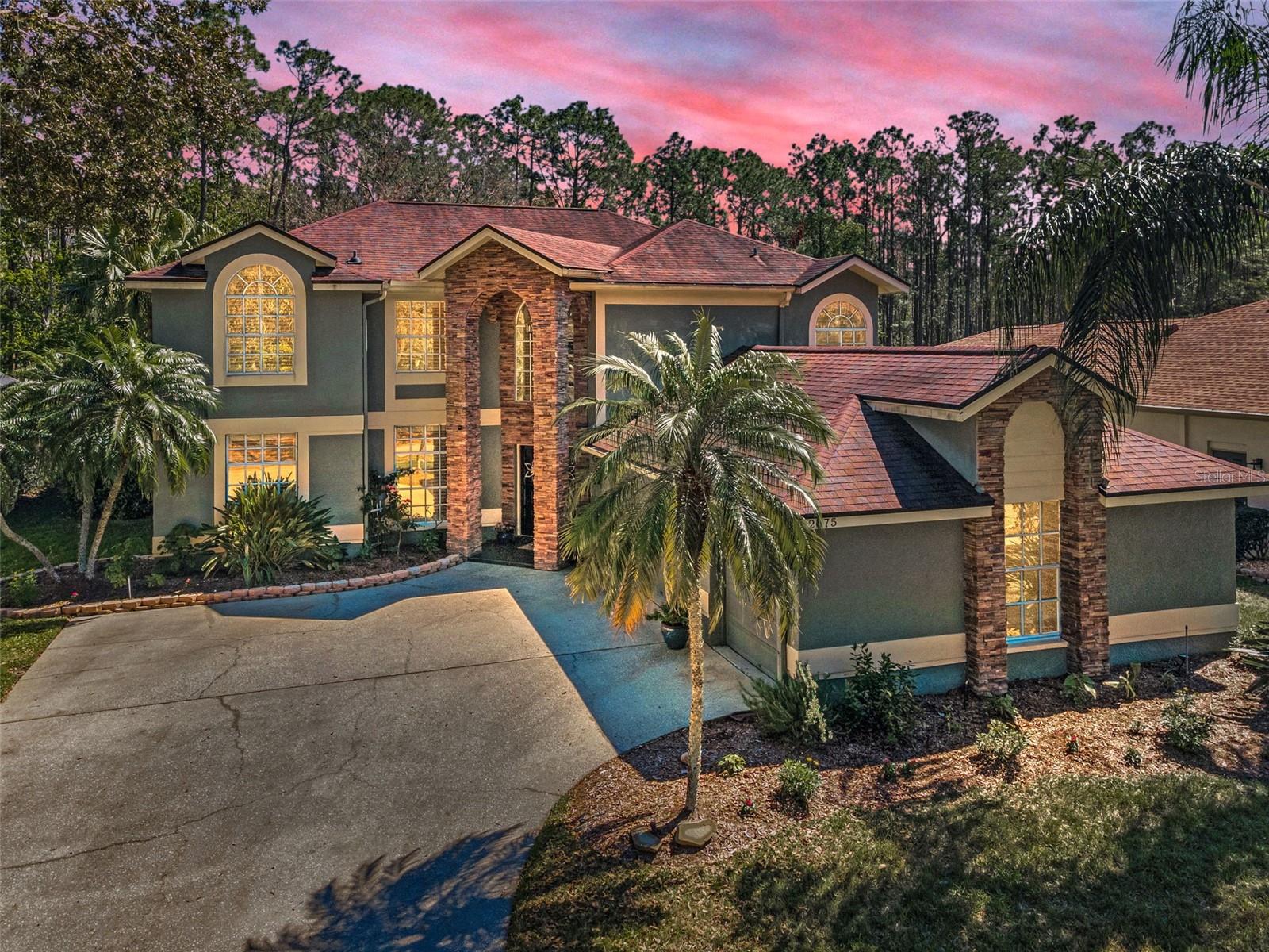2075 WARWICK DR