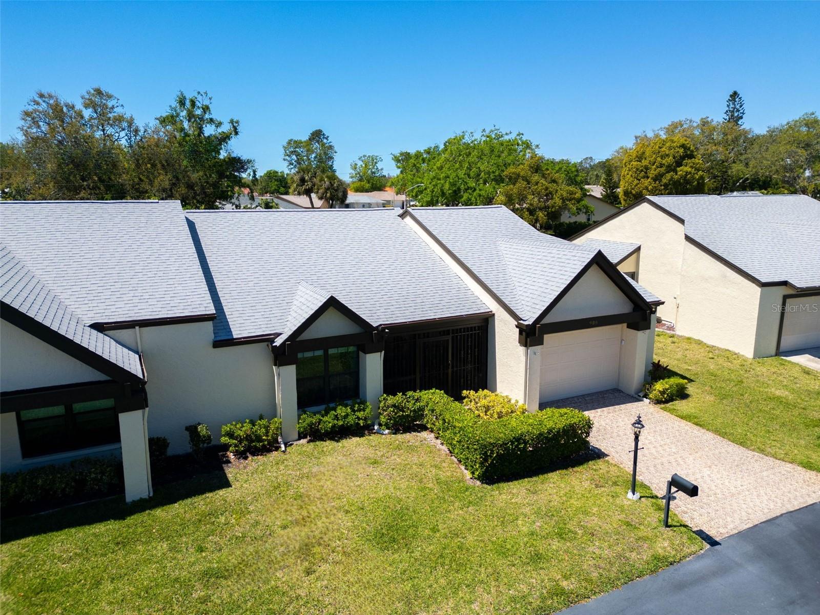 908 ROSEWOOD LN