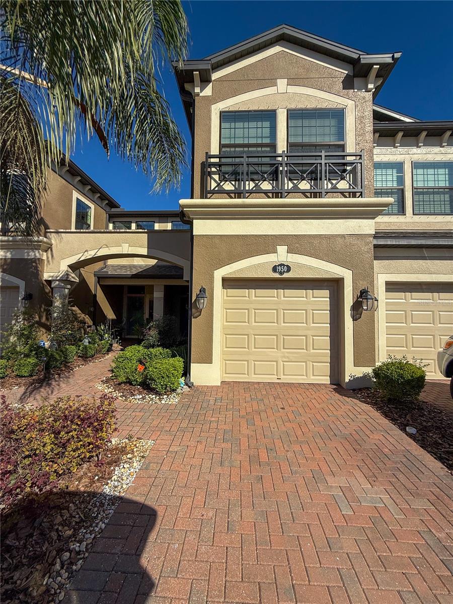 1950 LAKE WATERS PL