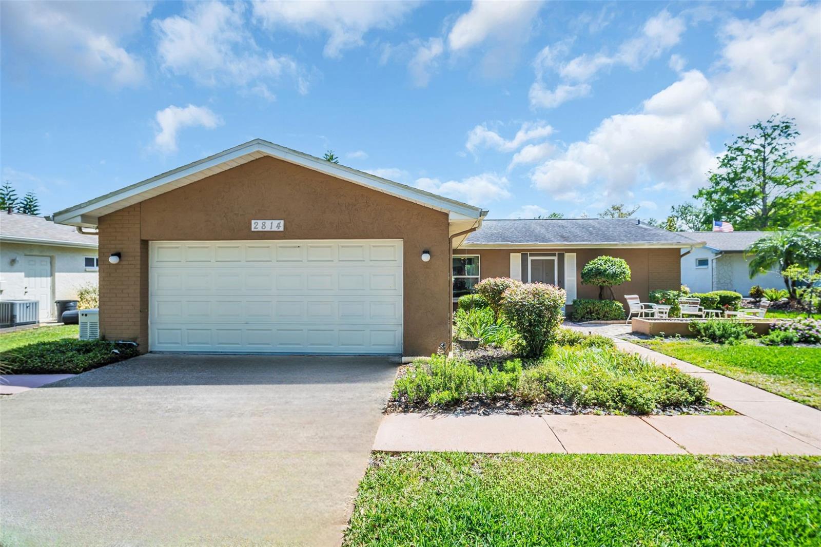2814 LOMOND DR
