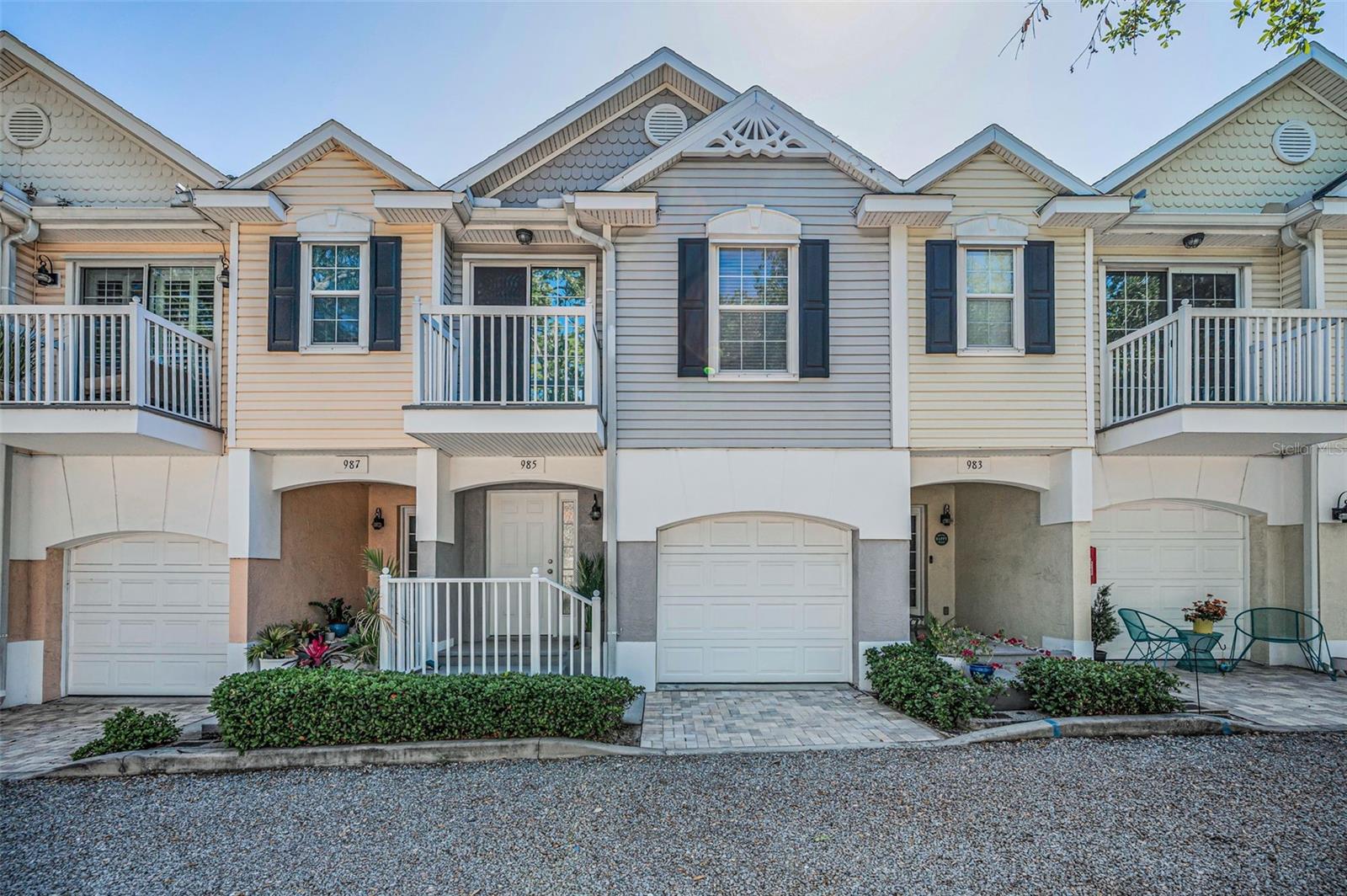 985 WELLINGTON CT