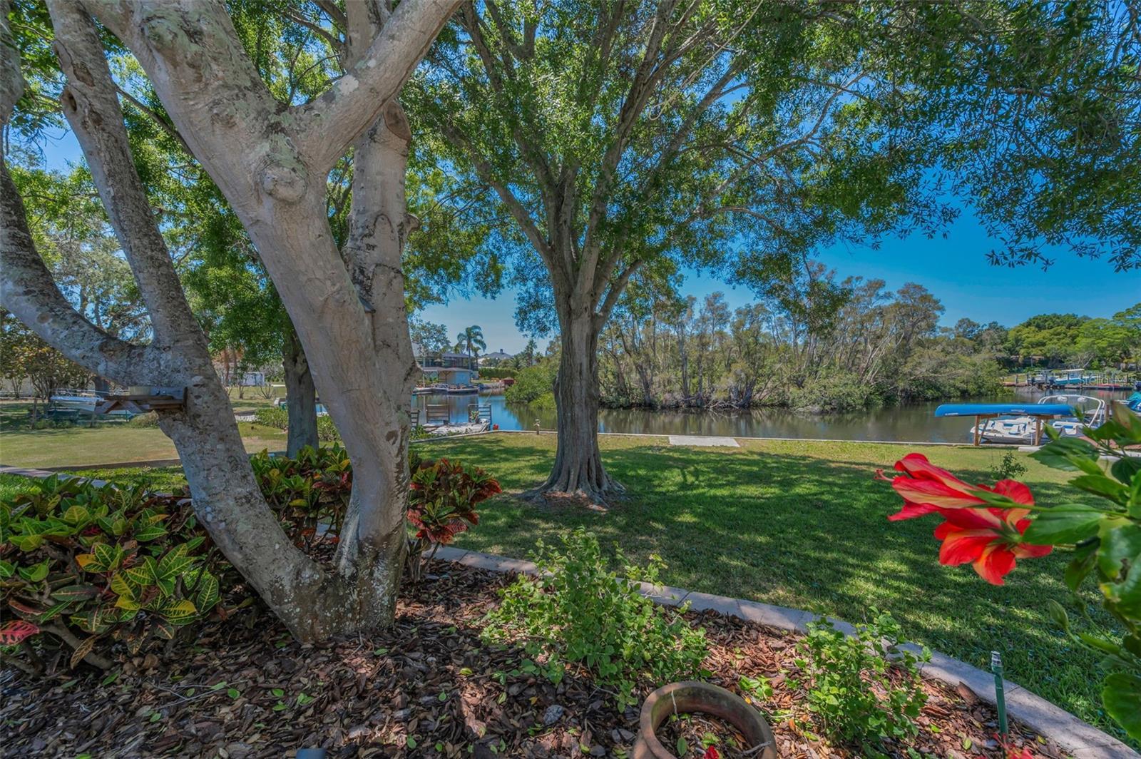 3133 PINEVIEW DR